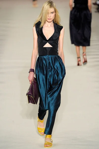 Look 32